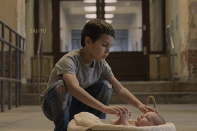 NIÑO DE LA CALLE VE AL HIJO DEL MILLONARIO LLORANDO… Y HACE ALGO QUE VA A CAMBIAR SU VIDA